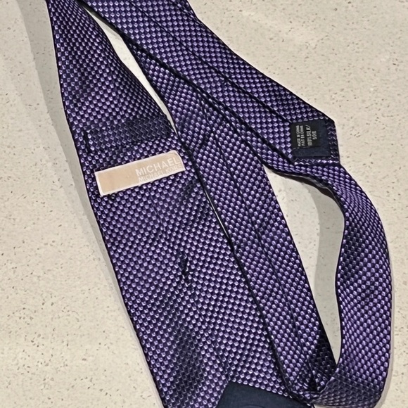 Silk tie. Excellent condition. - Picture 2 of 2